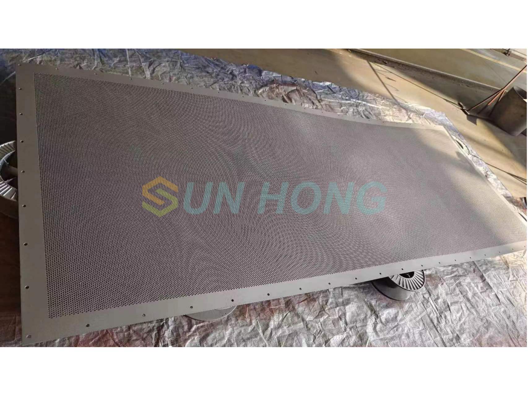 Pulpa kertas membuat plat skrin bergetar