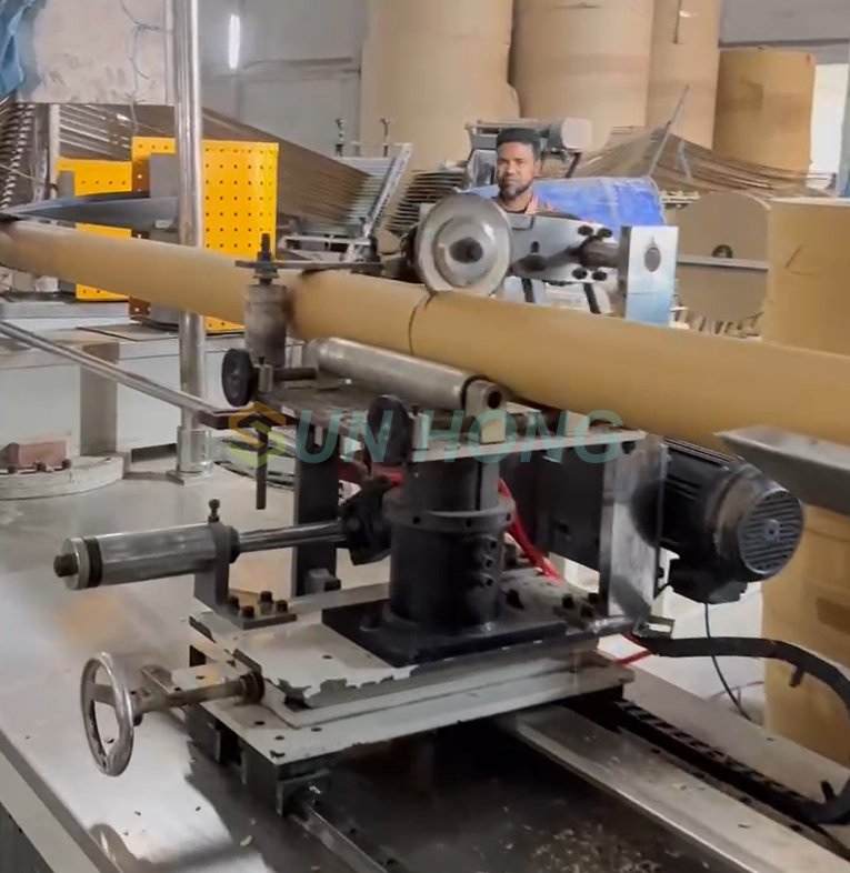 Empat kepala mesin tiub kertas CNC