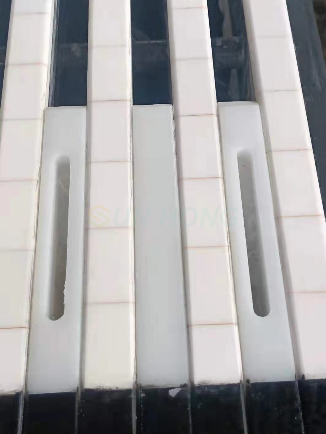 penutup kotak sedutan seramik