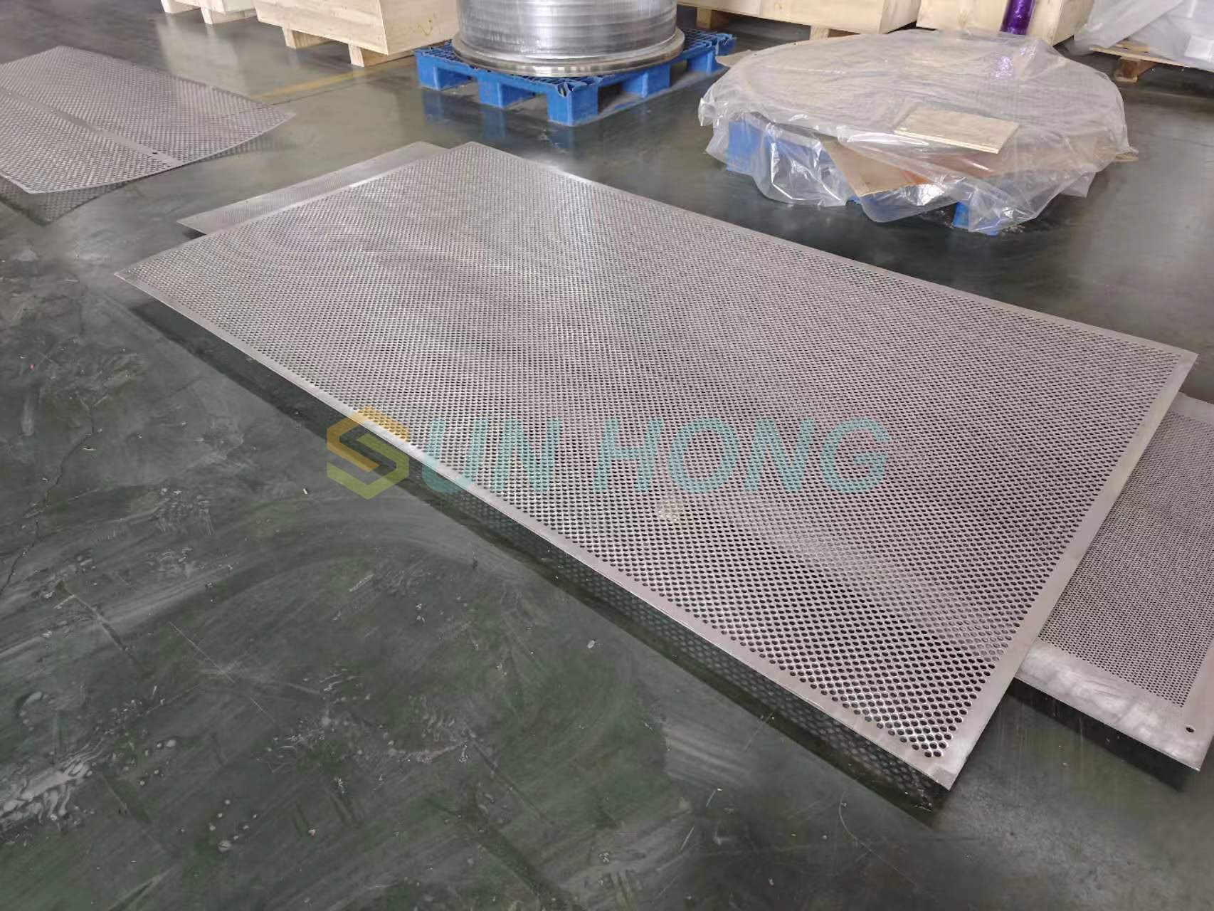 Pulpa kertas membuat plat skrin bergetar