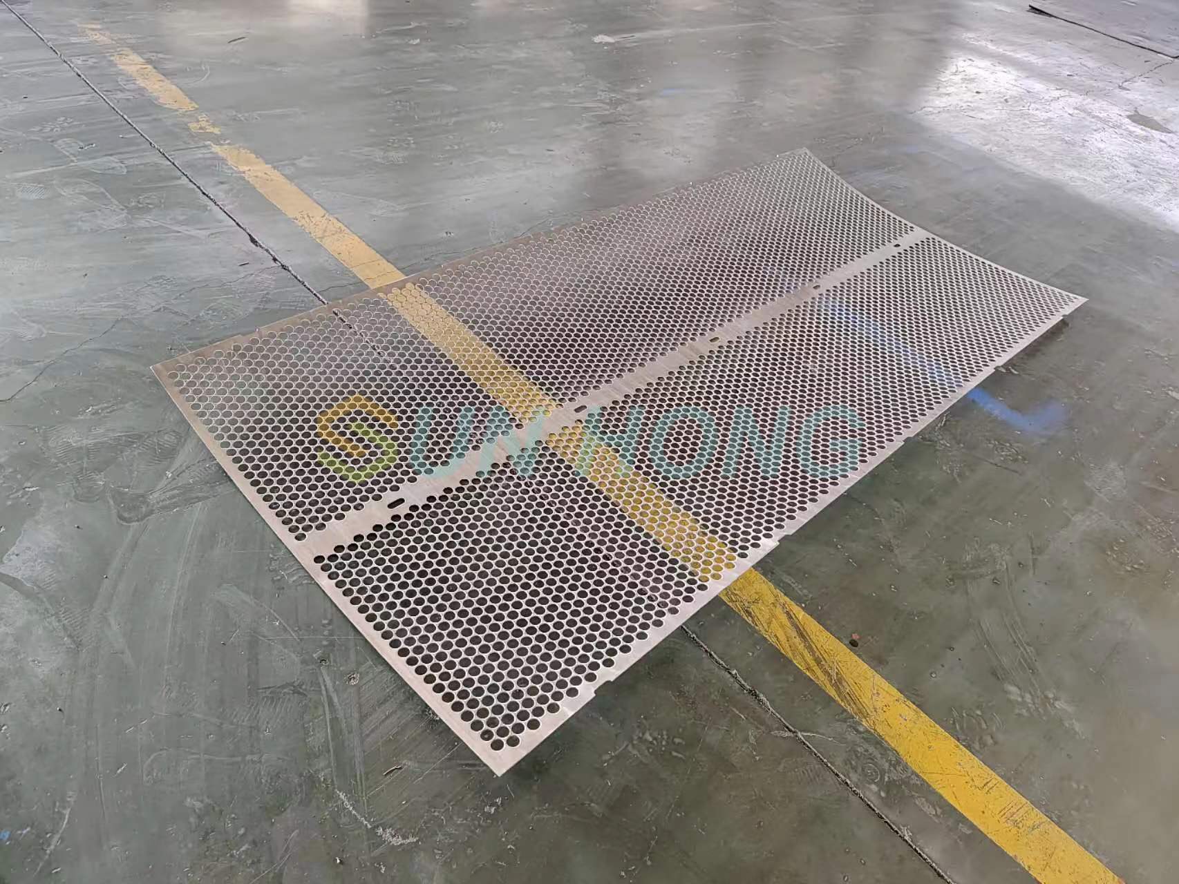 Pulpa kertas membuat plat skrin bergetar