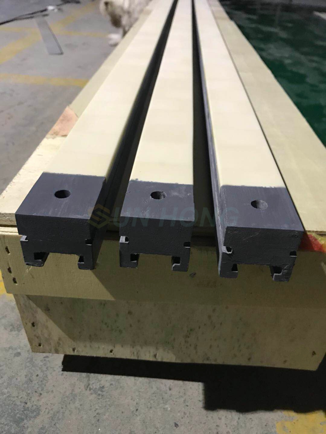 penutup kotak sedutan seramik